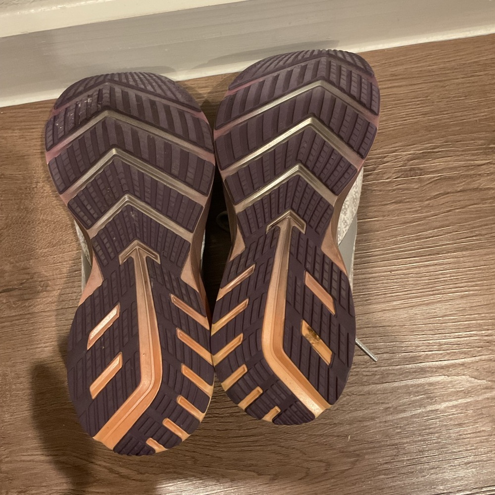 Brooks Women’s Gray and Purple Athletic Sneakers Tennis Size 10 - Picture 5 of 7